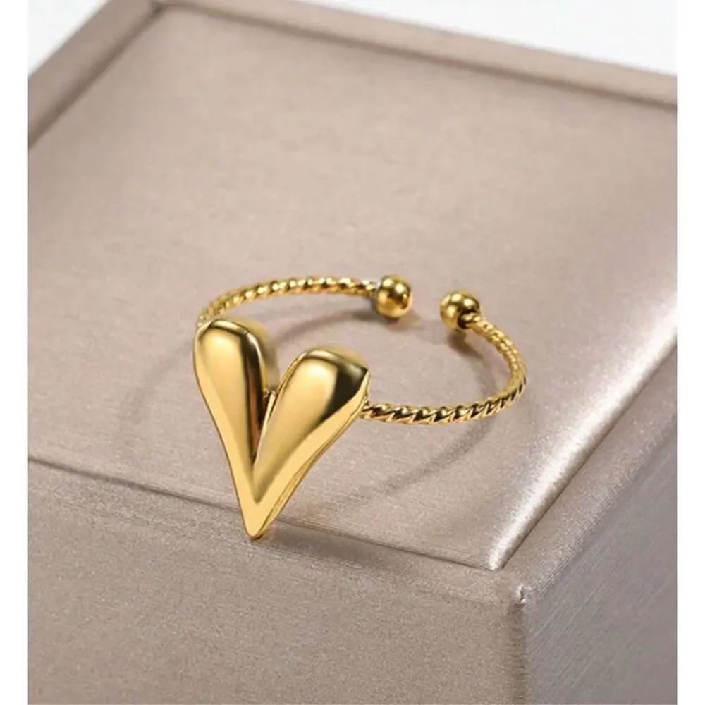 Heart Ring - Picture 2 of 3